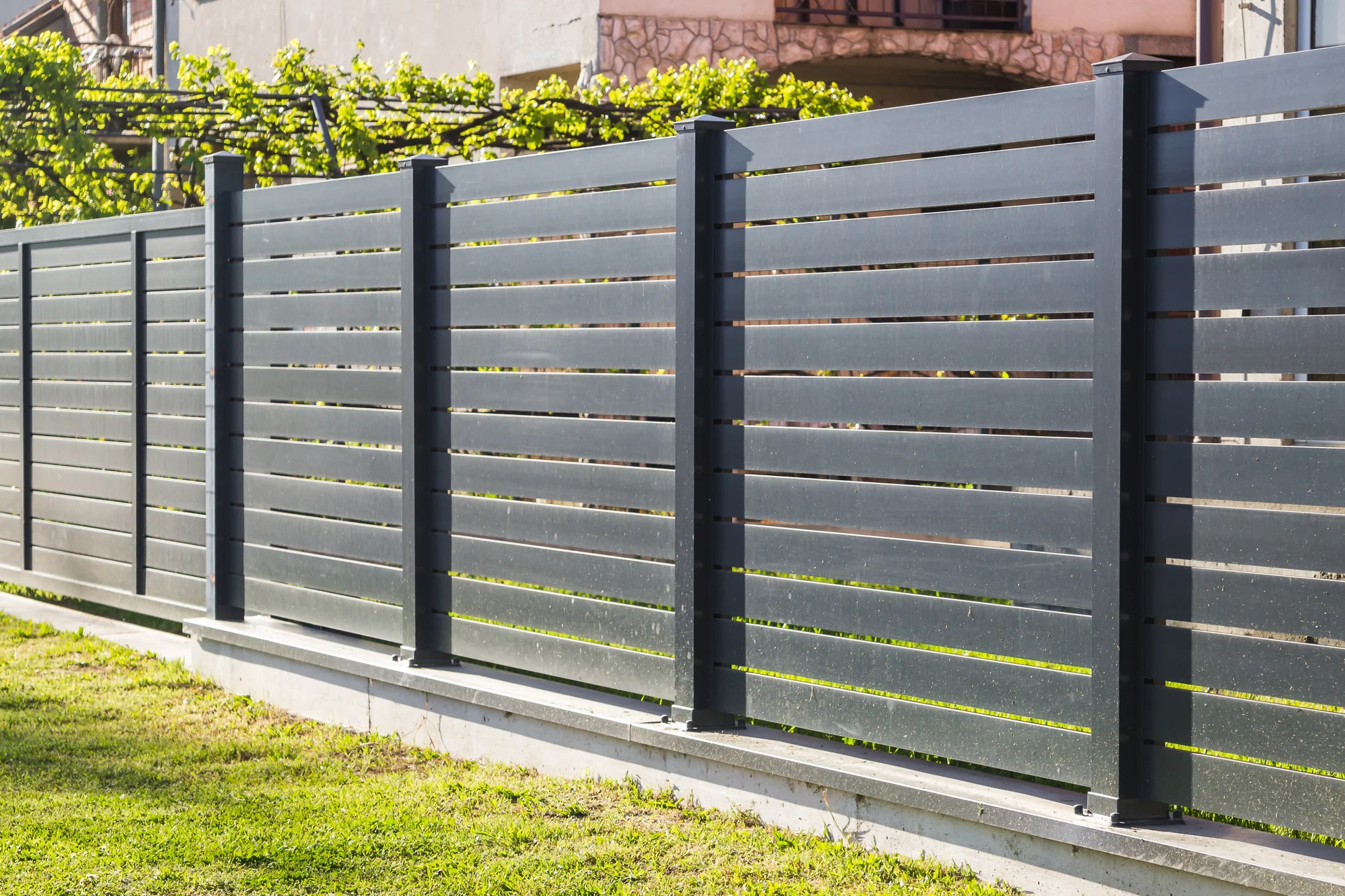 Heavy-duty galvanized chain link security fence